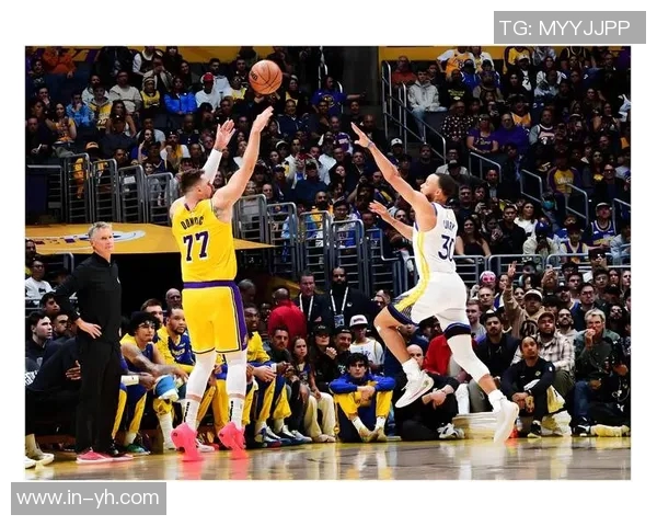 里夫斯点评东契奇扣篮表现称每次上篮都能轻松得分